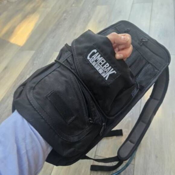 Camelbak Mule hydration small black hiking back pack Great pockets in this - Picture 11 of 11